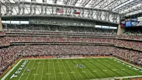 AC米兰在意甲比赛中击败科莫